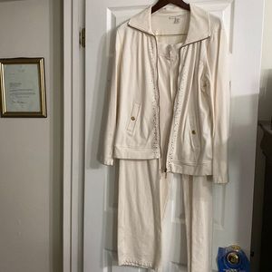 Women’s 2 piece casual leisure suit in off white.